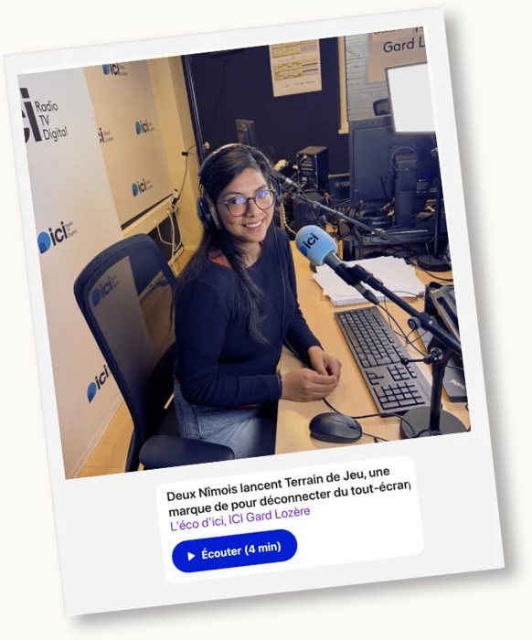 Mélissa Aldana au micro d’ICI Gard Lozère pour présenter les carnets Terrain de jeu